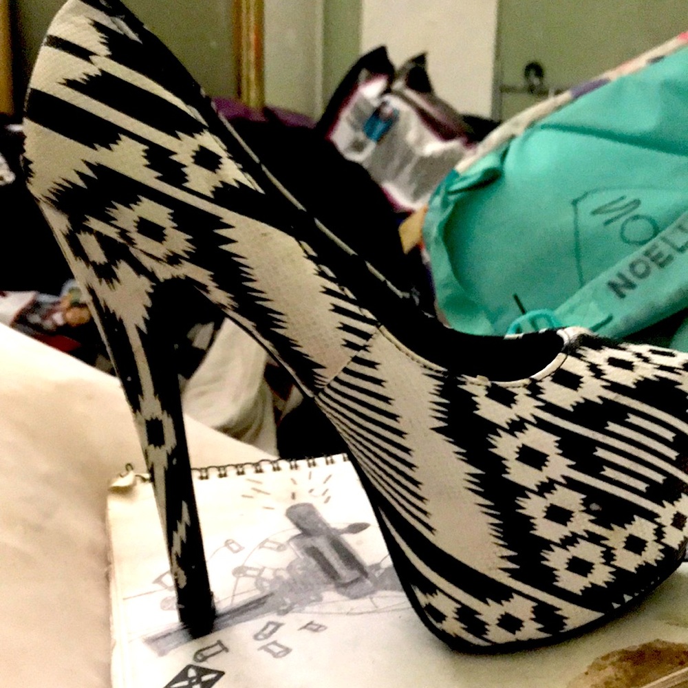 Shirk size 7 sky high heels